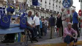 Manifestación de partidarios del 'si' ayer ante el Parlamento griego reclamando un acuerdo con Bruselas