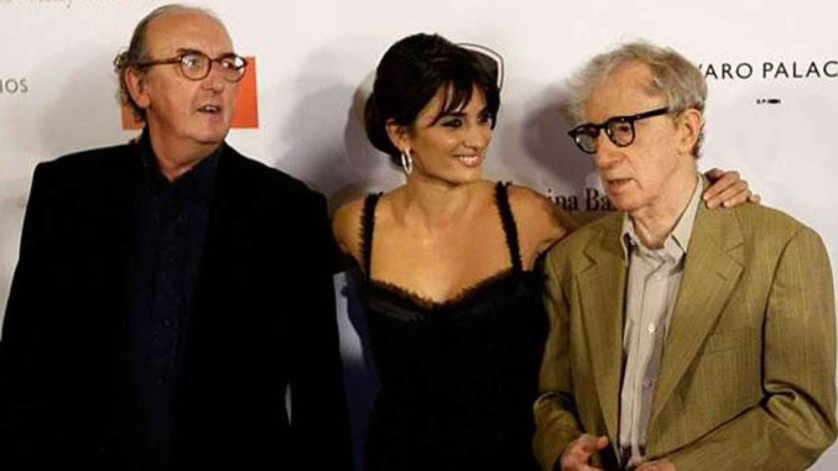 El socio fundador de Mediapro, Jaume Roures; la actriz Penélope Cruz; y el director Woody Allen, durante la presentación de su película rodada en Barcelona / CG