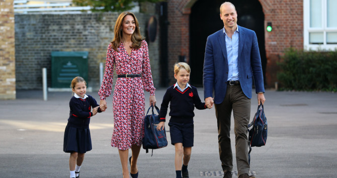 Guillermo y Kate Middleton acompañando a sus hijos a la escuela Thomas's Battersea / AGENCIAS
