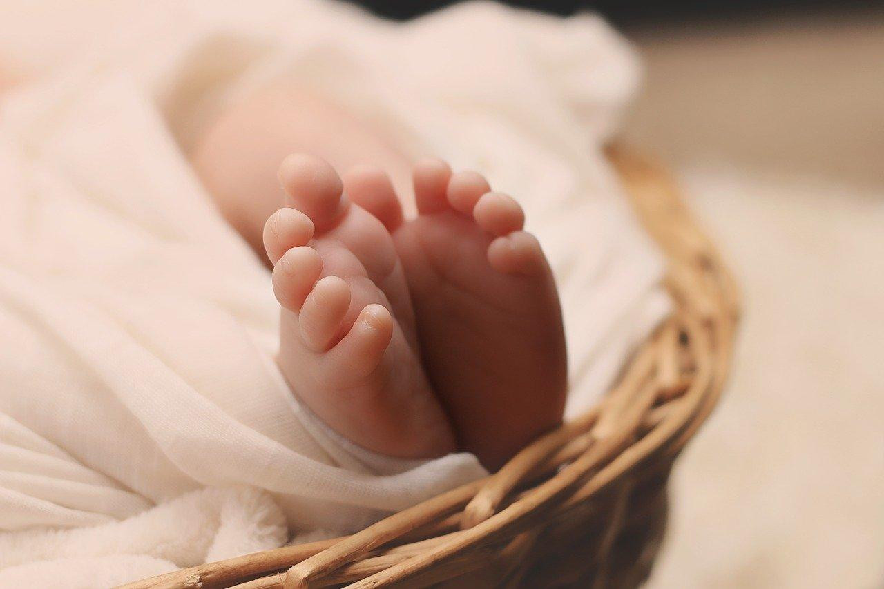 Los pies de un bebé / PIXABAY