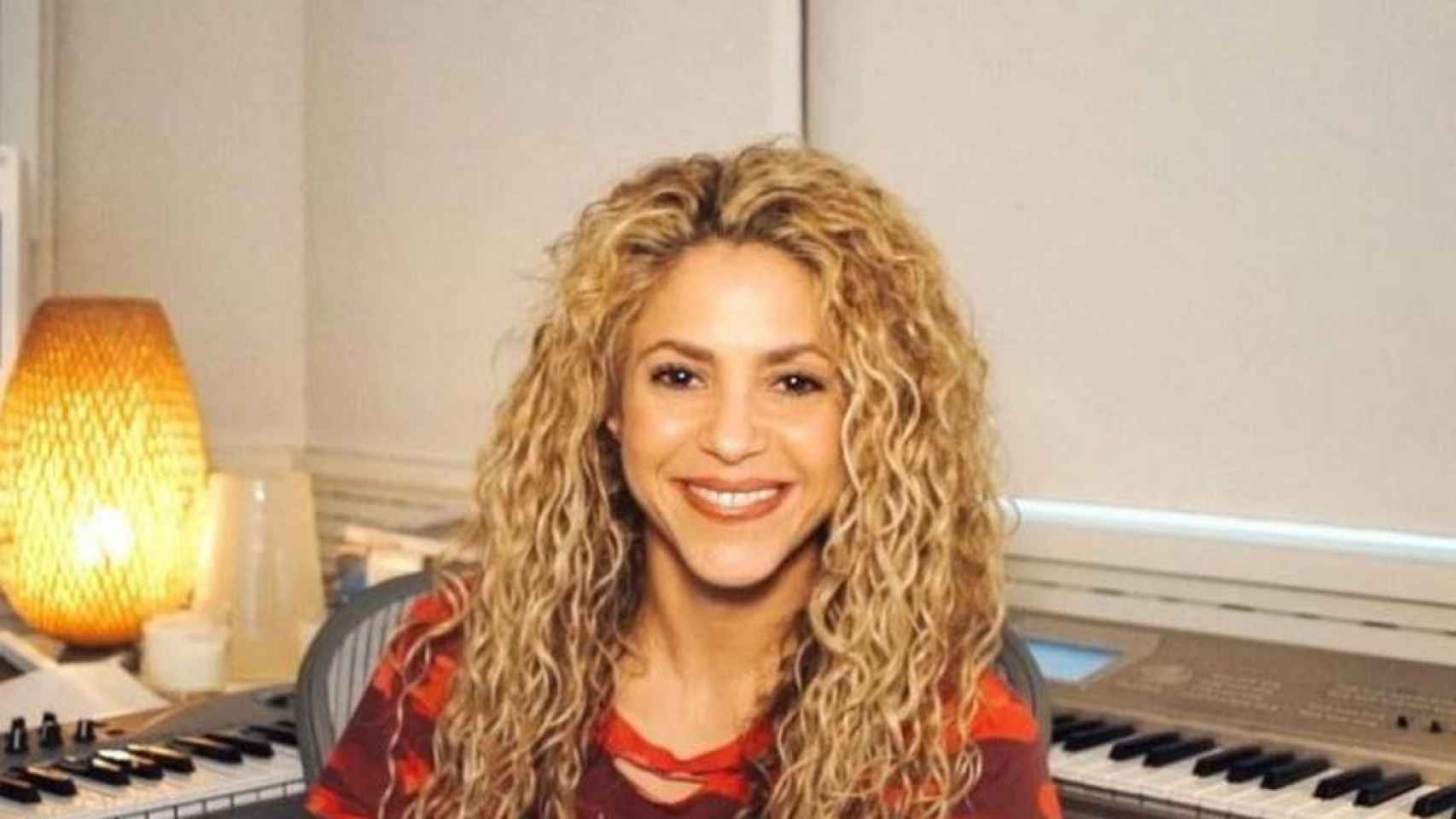 Shakira junto a dos pianos / INSTAGRAM