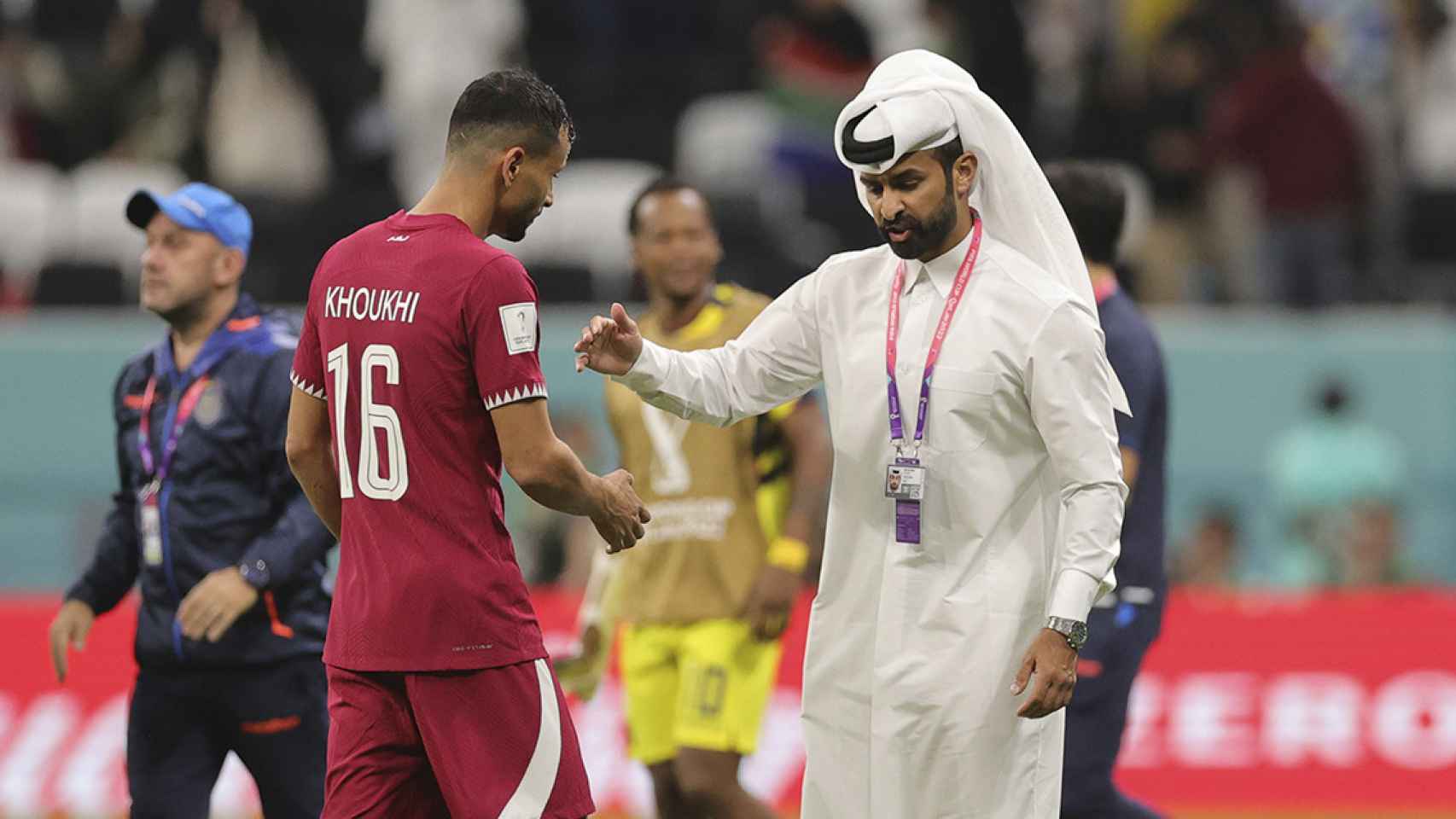El equipo de Qatar se marcha decepcionado, tras su pobre debut en el Mundial / EFE