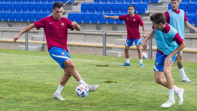 Imágenes del primer entrenamiento del curso en el filial del Barça / FCB