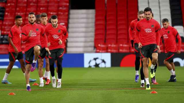 El Atlético de Madrid, entrenando en Old Trafford / EFE