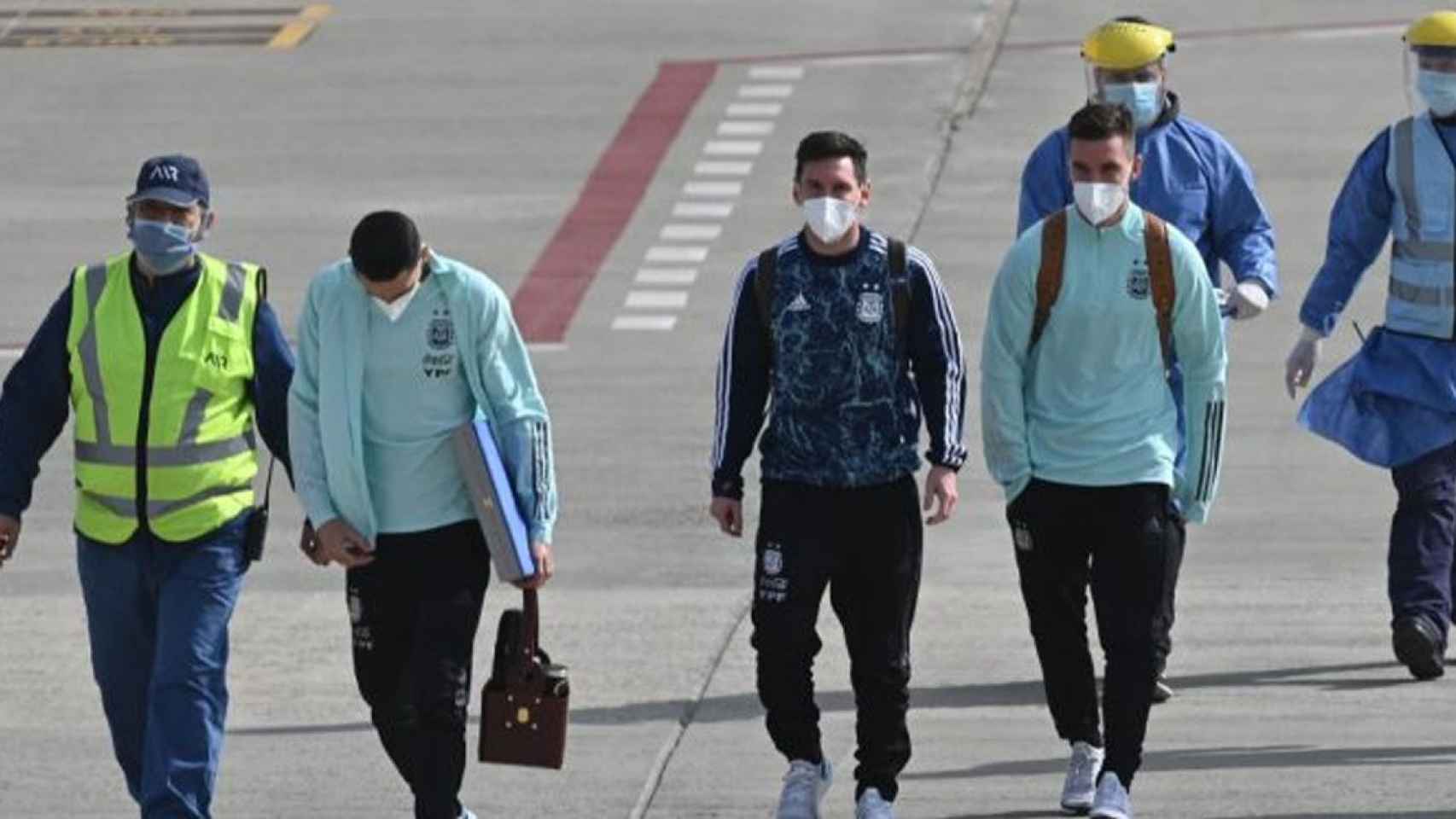 Una amenaza de bomba interrumpe el viaje de Messi / @AIR_Rosario