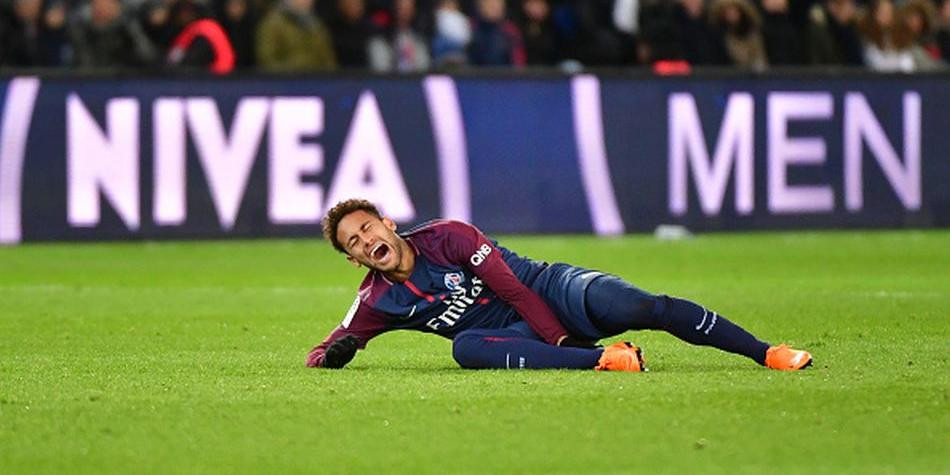 Neymar, lesionado en una imagen de archivo / EFE