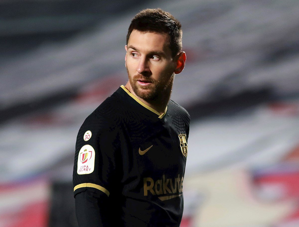 Messi ante el Granada / EFE