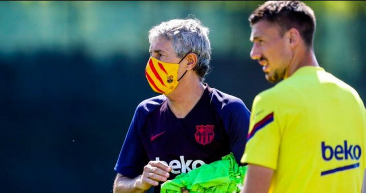 Quique Setién, con la mascarilla oficial del Barça | FCB