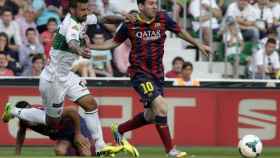 Leo Messi, en una acción contra el Elche | EFE