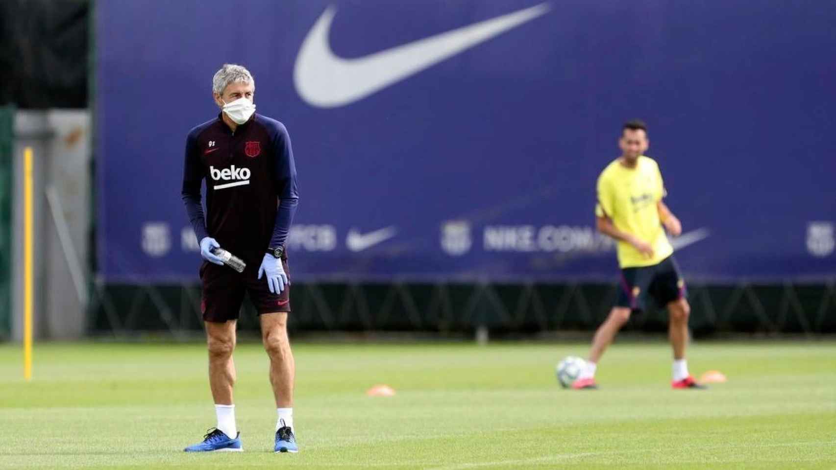Quique Setién en un entrenamiento del Barça / EFE