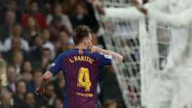 Rakitic durante un partido con el Barça /EFE