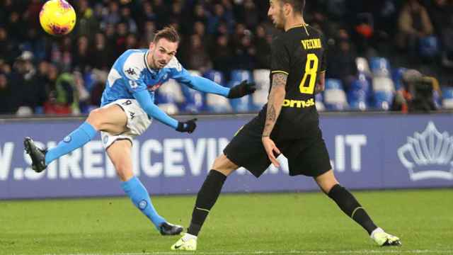 Fabián Ruiz en el partido del Nápoles contra el Inter de Milán / EFE