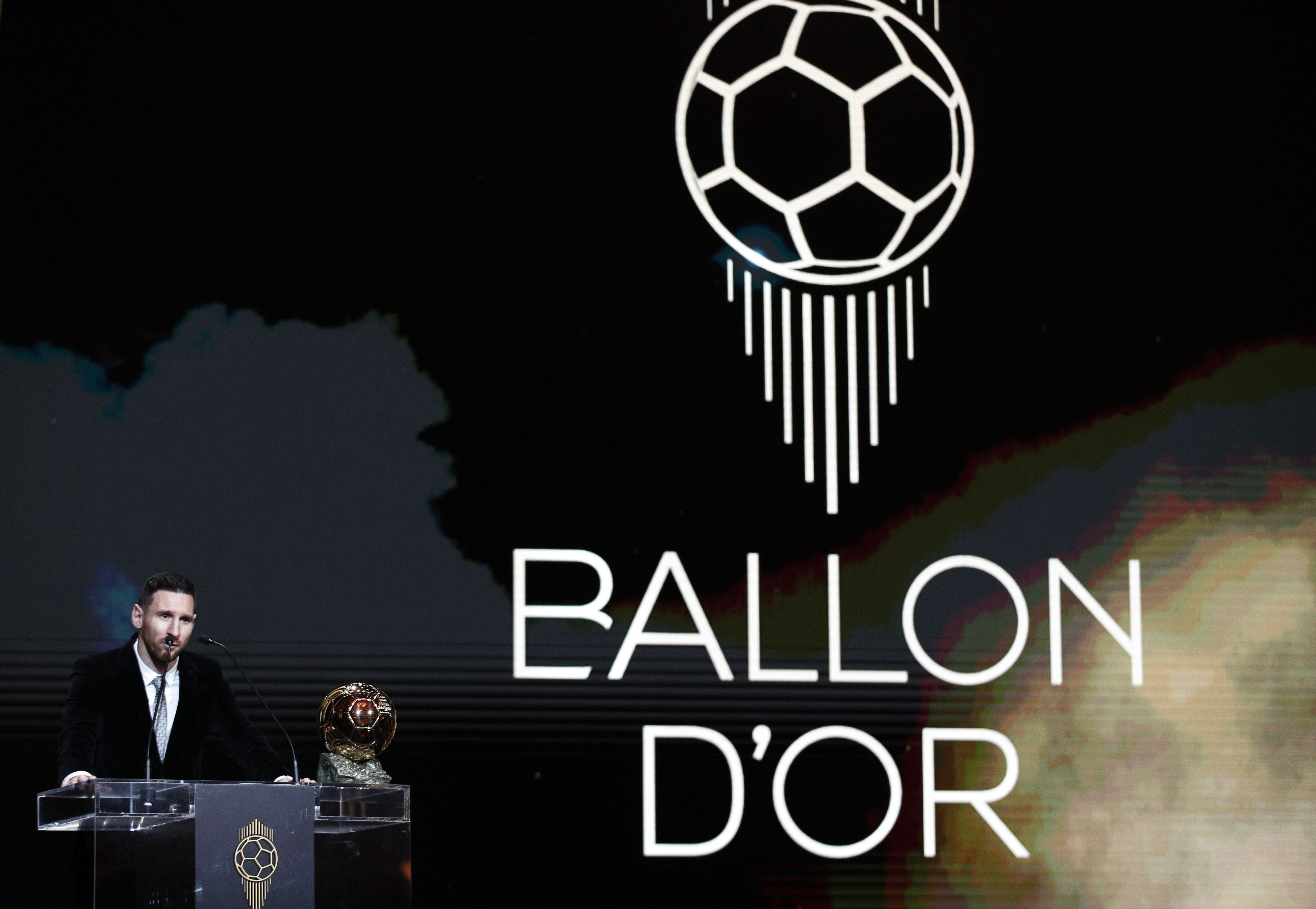Leo Messi con su sexto Balón de Oro / EFE