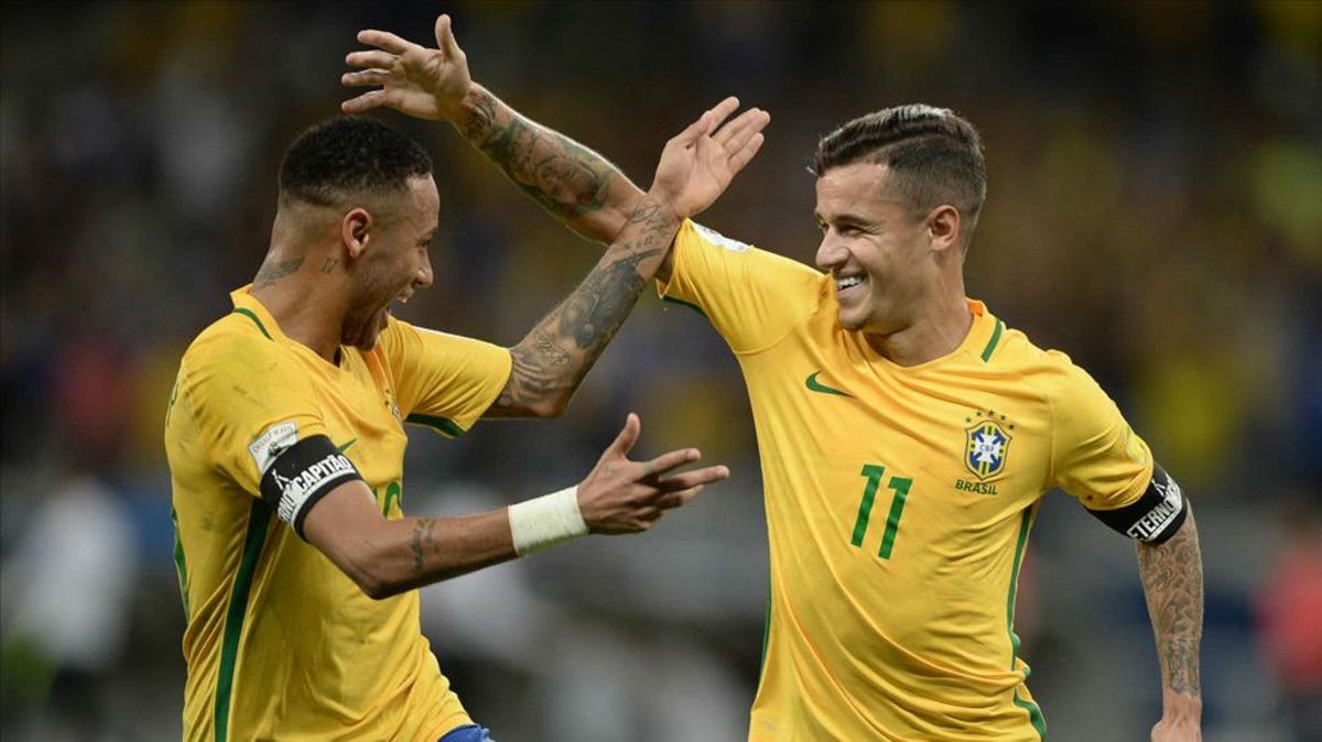 Philippe Coutinho y Neymar celebran un gol con Brasil / EFE