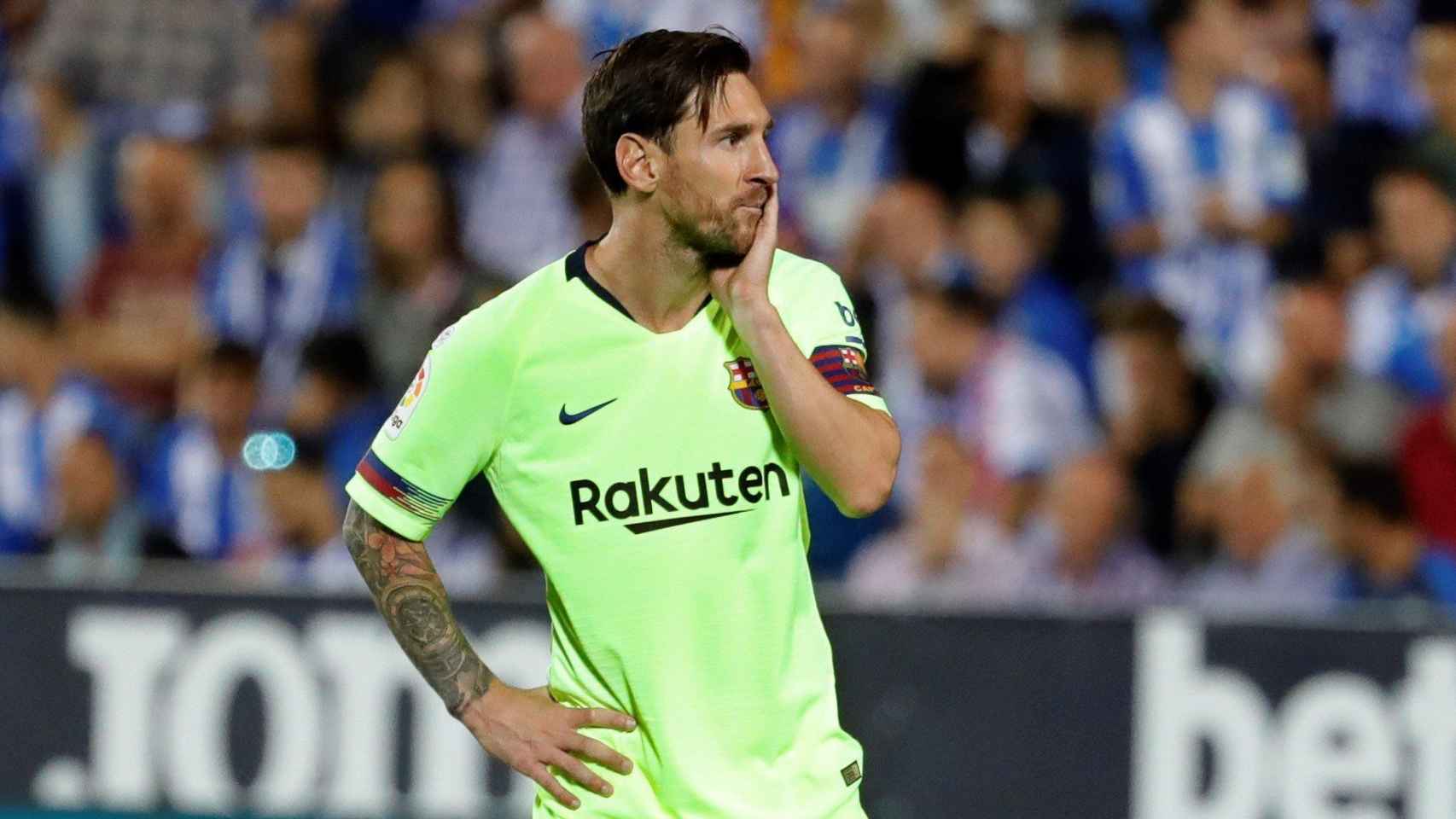 Messi se lamenta ante la remontada del Leganés / EFE