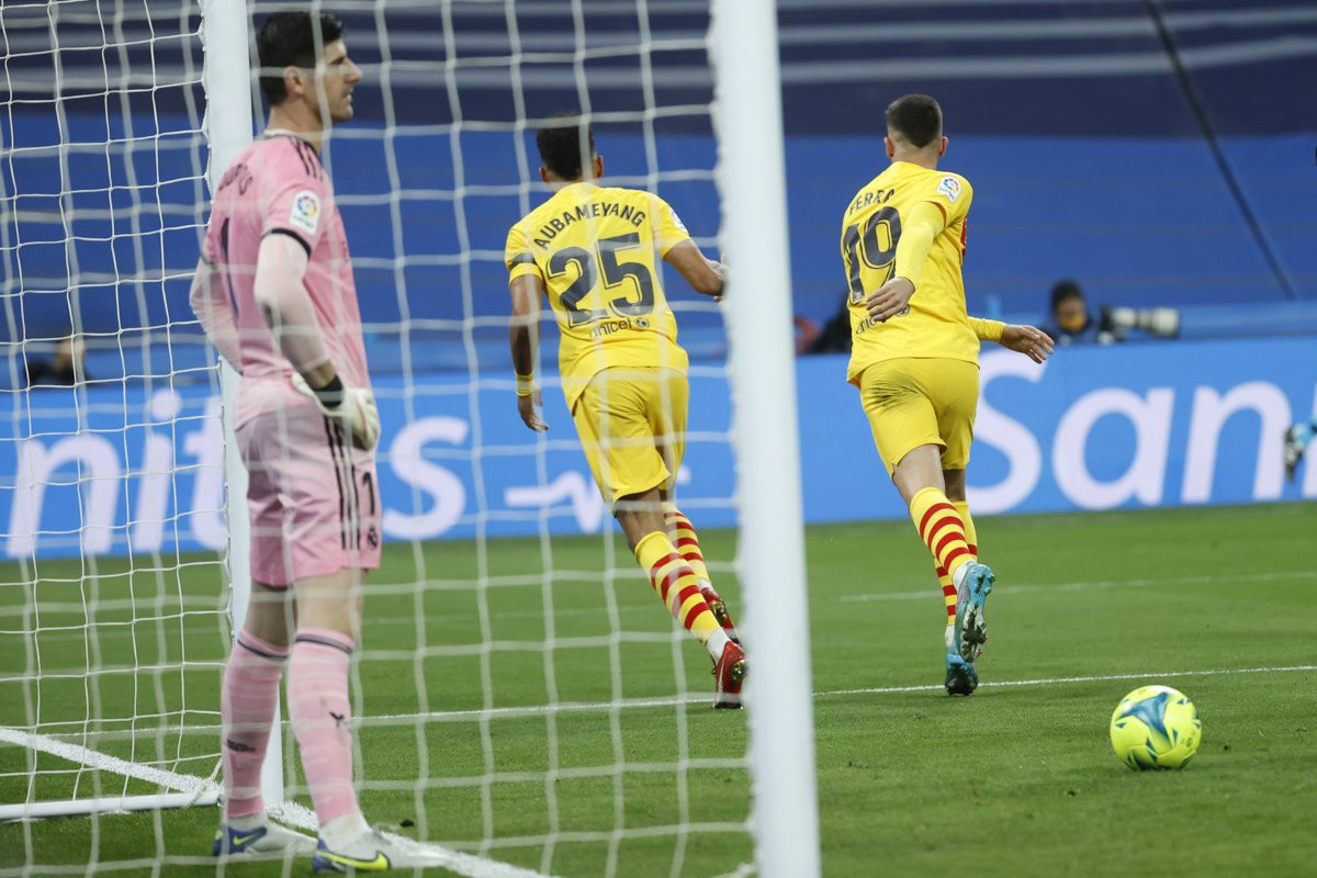 Aubameyang, celebrando con Ferran Torres el gol marcado al Madrid / EFE