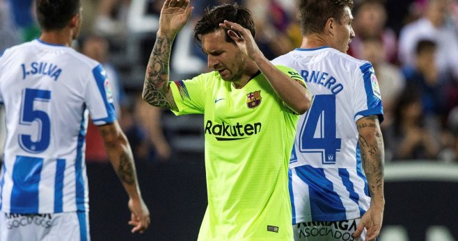 Messi se queja de un acción frente al Leganés / EFE
