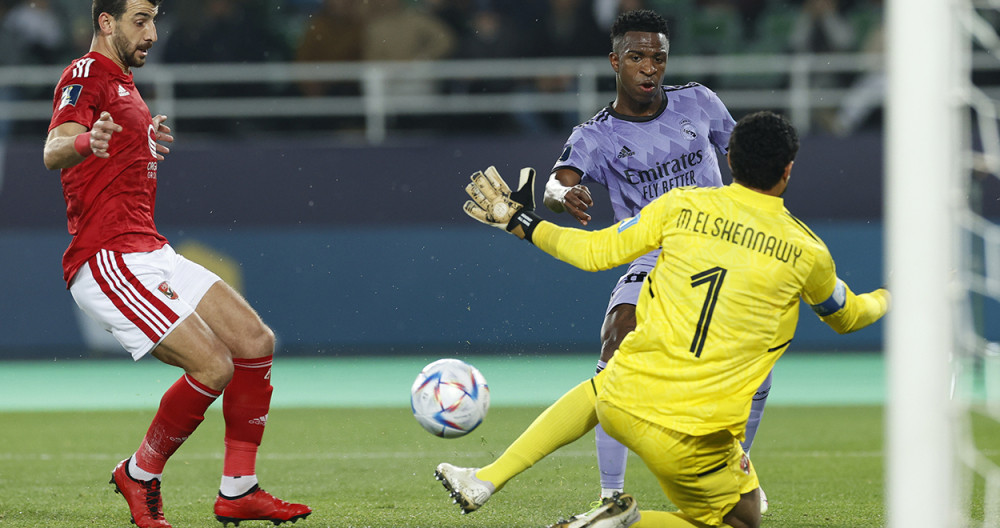 Vinicius logra marcar un gol contra el Al Ahly, en las semifinales del Mundial de Clubes / EFE