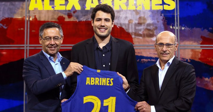 Álex Abrines en su presentación como nuevo jugador del Barça / EFE