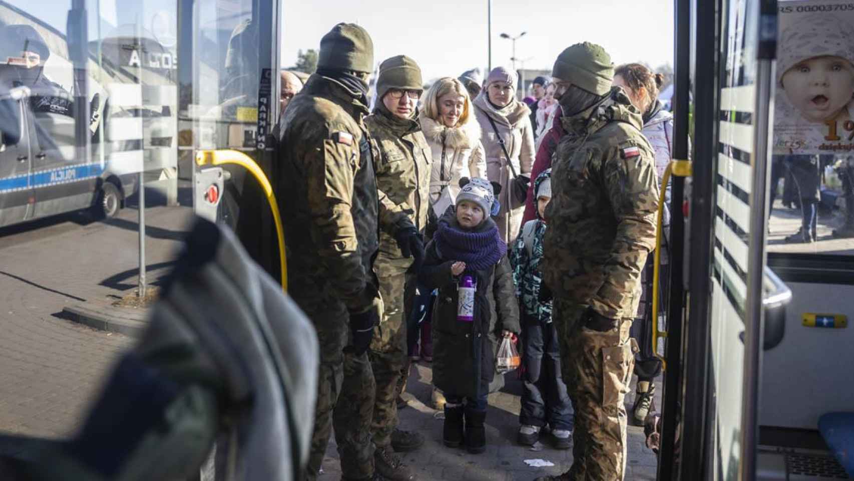 Refugiados ucranianos en Medyka, Polonia / RODRIGO JIMÉNEZ - EFE