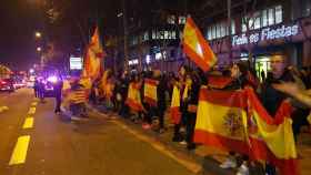 Imagen de los constitucionalistas de Catalanes por España en la avenida Meridiana, que los CDR cortan desde hace más de 70 noches / CG