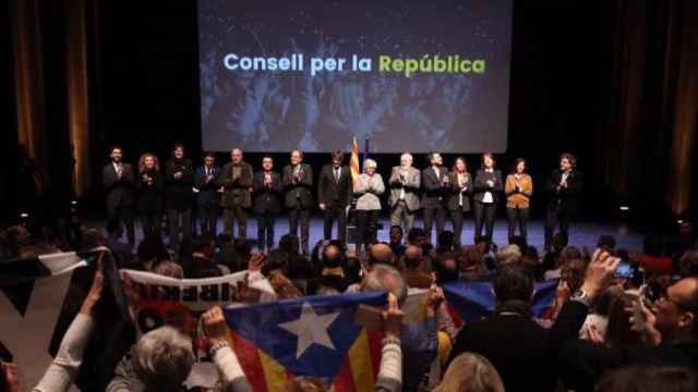 Torra y Puigdemont con varios miembros del Govern y líderes independentistas en Bruselas durante la presentación del Consell per la República / QUIM TORRA