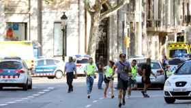 Caos en Las Ramblas de Barcelona tras producirse el atentado del jueves / EFE