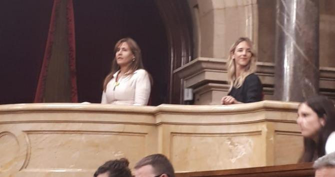 Laura Borràs y Cayetana Álvarez de Toledo en el Parlament / CG