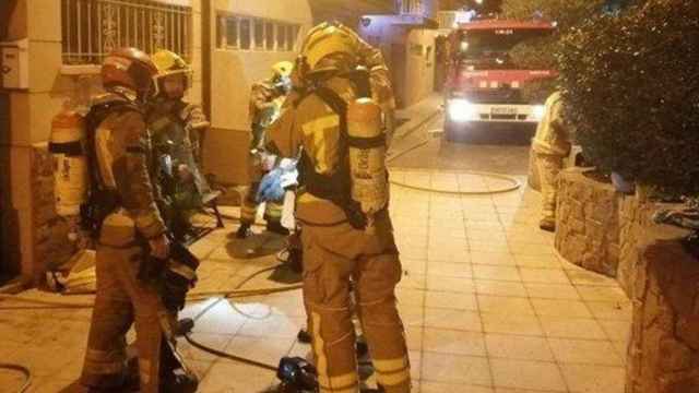 Bomberos intervienen en un incendio, en una imagen de archivo / BOMBEROS