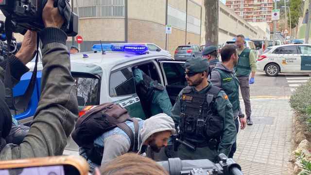 La Guardia Civil se lleva al asesino confeso de Pontons / SARA CID - CG