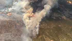 El incendio forestal de Lleida visto desde un helicóptero de los bomberos / BOMBERS GENERALITAT