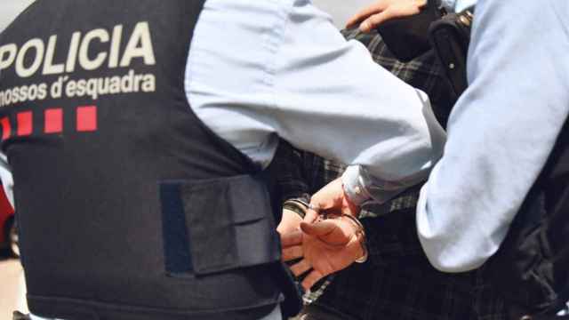 Los Mossos efectúan una detención / MOSSOS