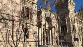 Fachada de la Audiencia Provincial de Barcelona donde se juzga la violación de varios internos del centro / CG