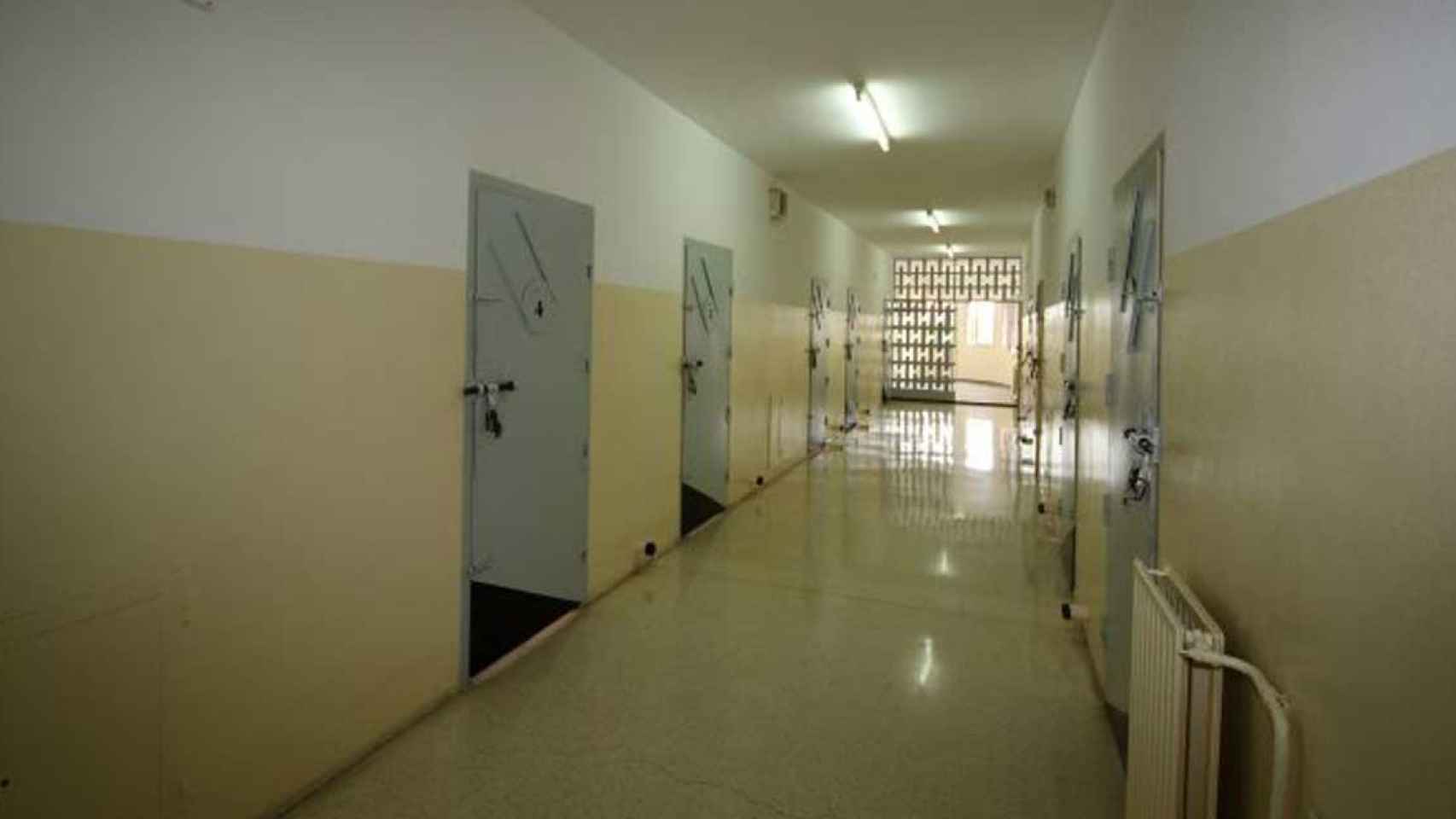 Uno de los pasillos de la prisión de Ponent, la más conflictiva de Cataluña / EUROPA PRESS