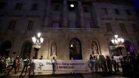 La concentración convocada este viernes por la noche en Barcelona contra los crímenes machistas / EFE
