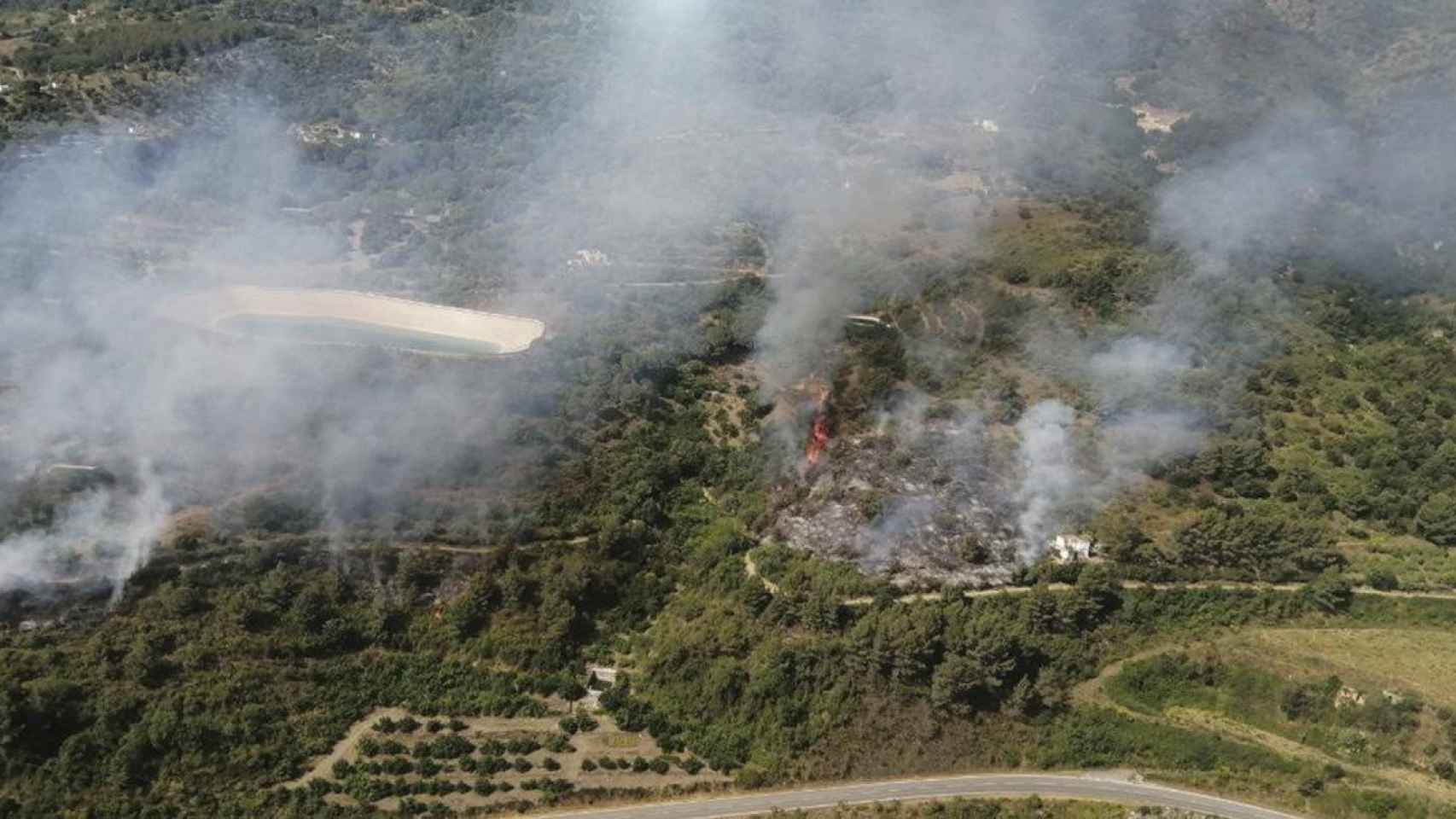 El incendio que quema en La Selva del Camp / BOMBERS