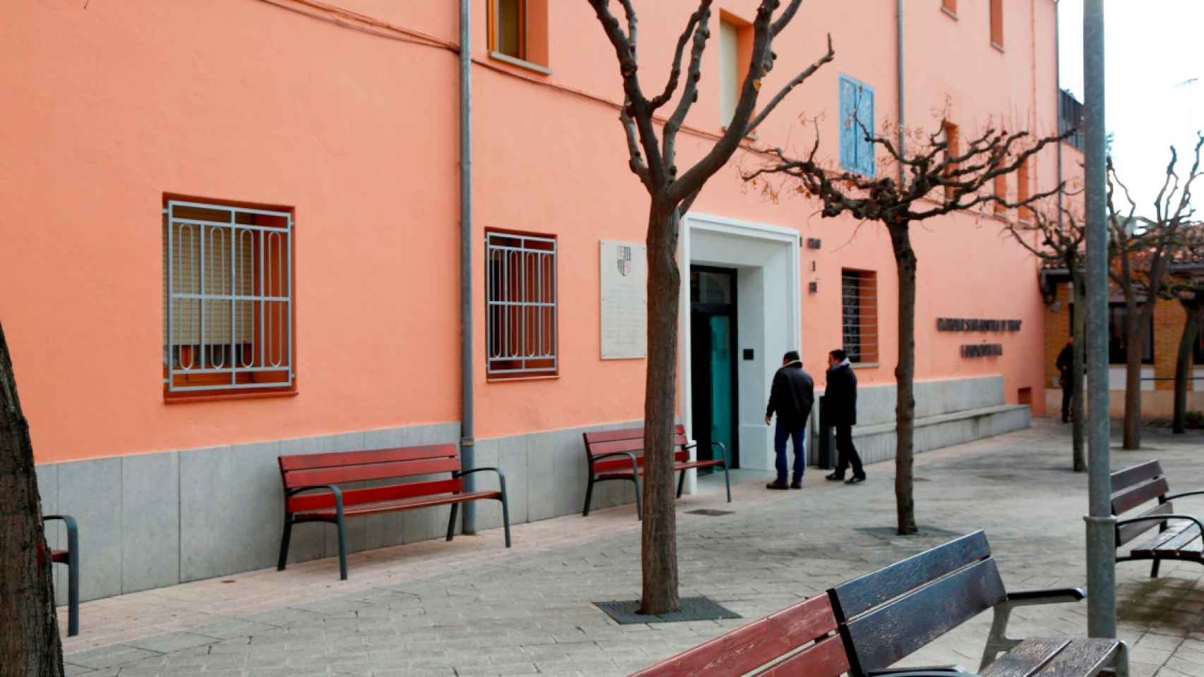 Fachada de la residencia Sant Hospital-Fundació Fiella de Tremp (Lleida), que sufre un brote mortal de coronavirus / EFE
