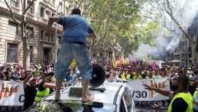 Taxistas de toda España se manifiestan por las calles de Barcelona motivo de la huelga en defensa del reglamento del AMB / EFE