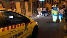 Una foto de los servicios de emergencia en el barrio de Tetuán de Madrid donde el hombre ha ahorcado a la mujer / EFE