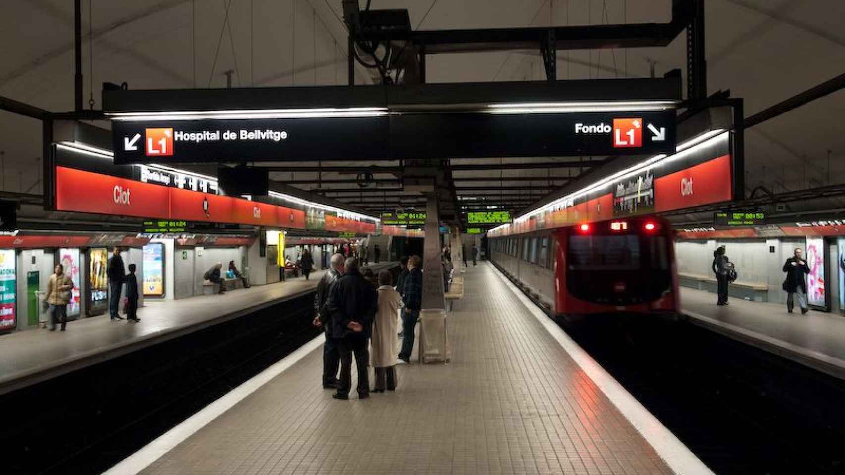 La estación de metro de Clot, donde este domingo se ha producido una de las tres agresiones homófobas del fin de semana en Cataluña / CG
