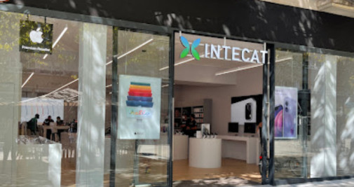 Tienda Intecat, ubicada en el número 6 de la Rambla de Mataró