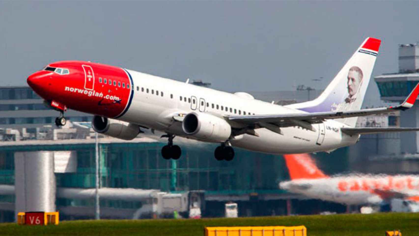 Una aeronave de Norwegian despegando del aeropuerto del Prat de Barcelona / CG
