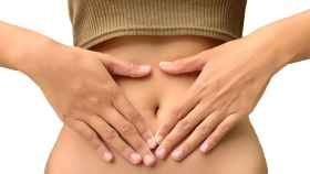 Una mujer con dolores intestinales derivados del estado de su colon / CG