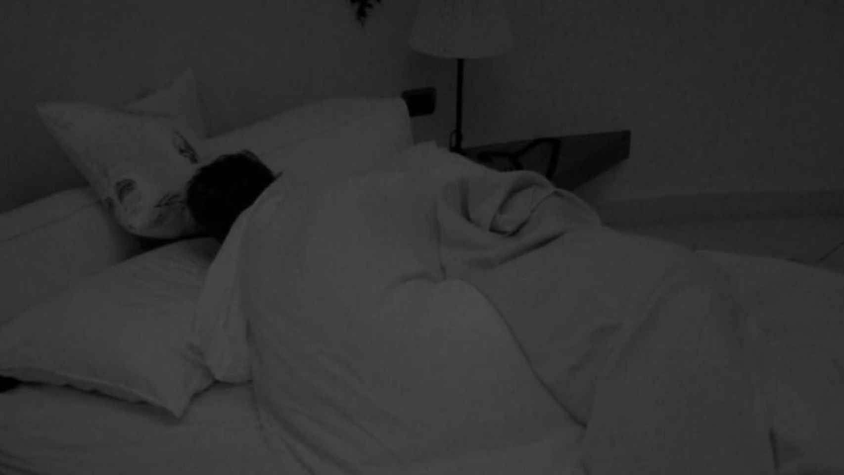 Manuel y Fiama en la cama en 'La isla de las tentaciones' / MEDIASET