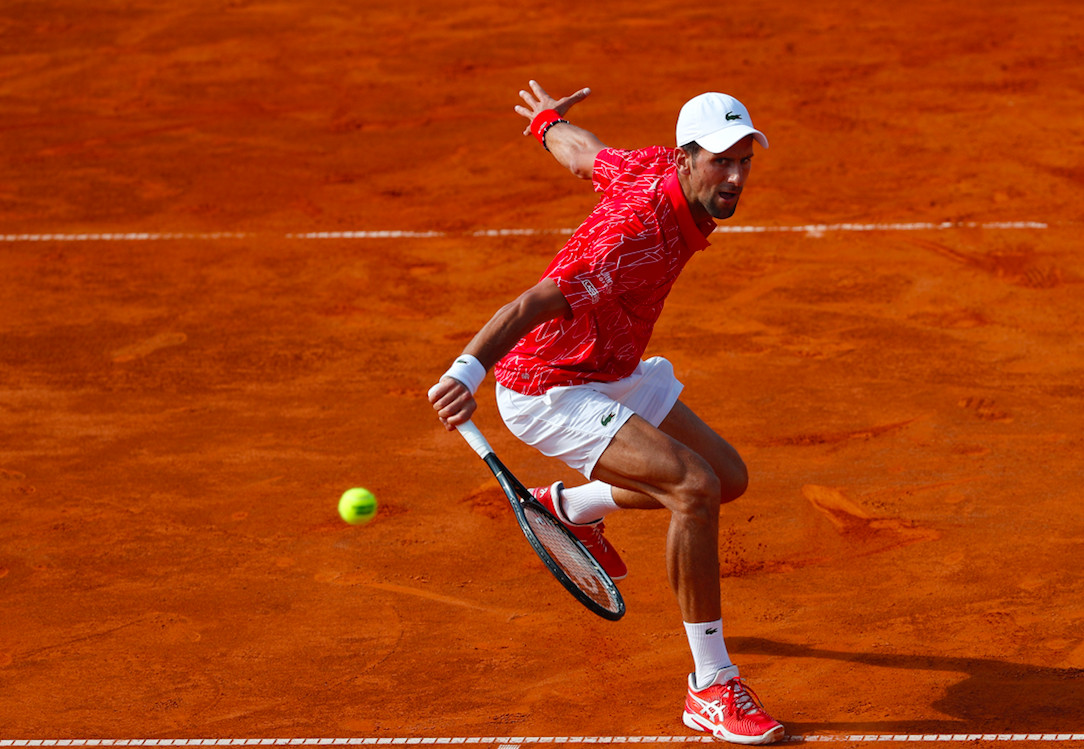 El tenista Novak Djokovic jugando uno de los partidos celebrados en el marco del toreo Adria Tour / AGENCIAS