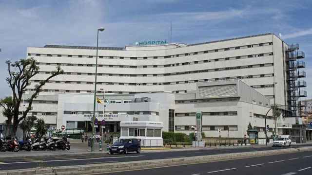 Una foto de archivo del Hospital de la Virgen Macarena en Sevilla donde han ocurrido los hechos detenido