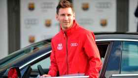 Leo Messi prueba los nuevos coches del Barça