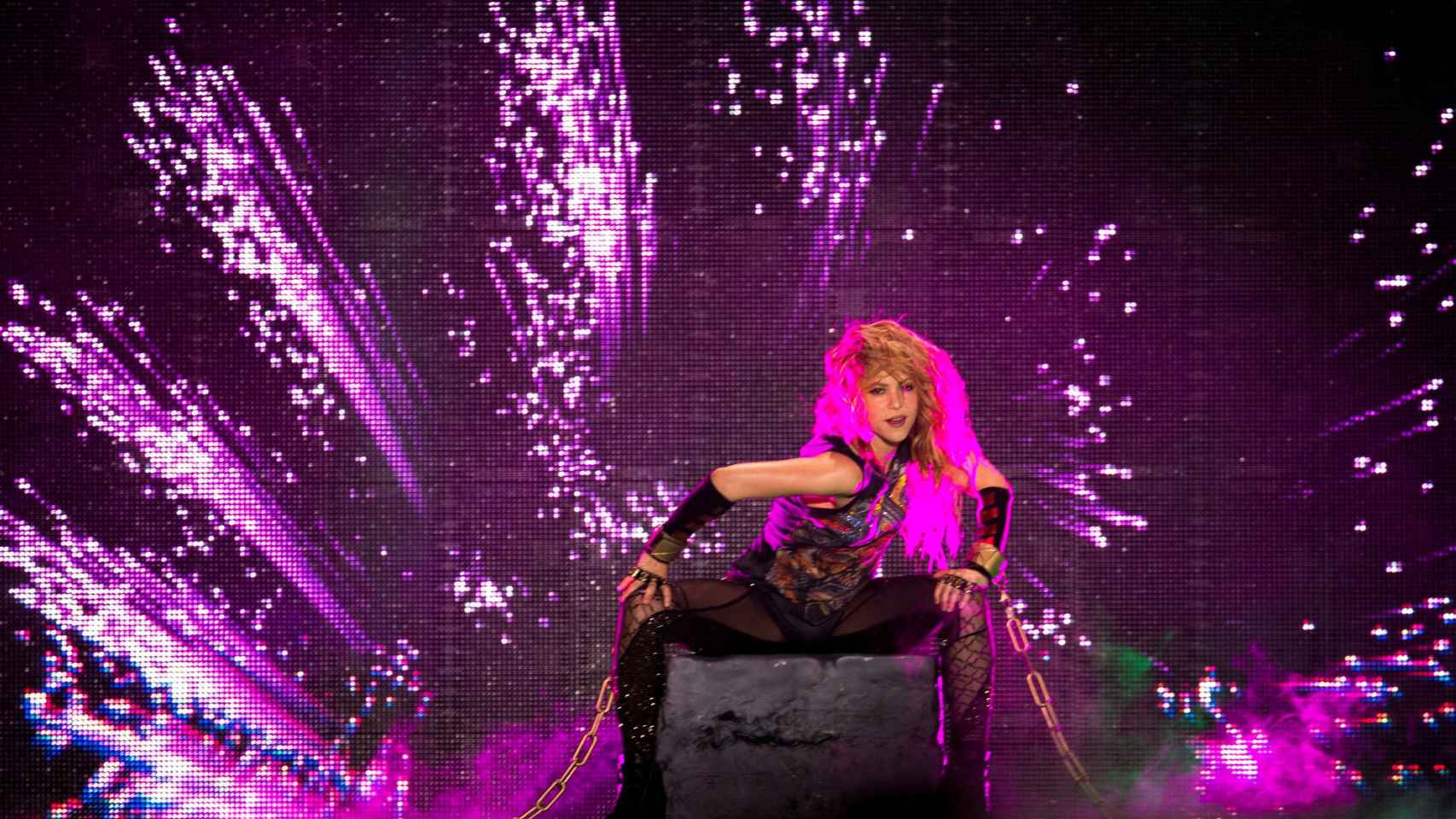 Una foto de Shakira durante el concierto en el Palau Sant Jordi de este viernes / EFE