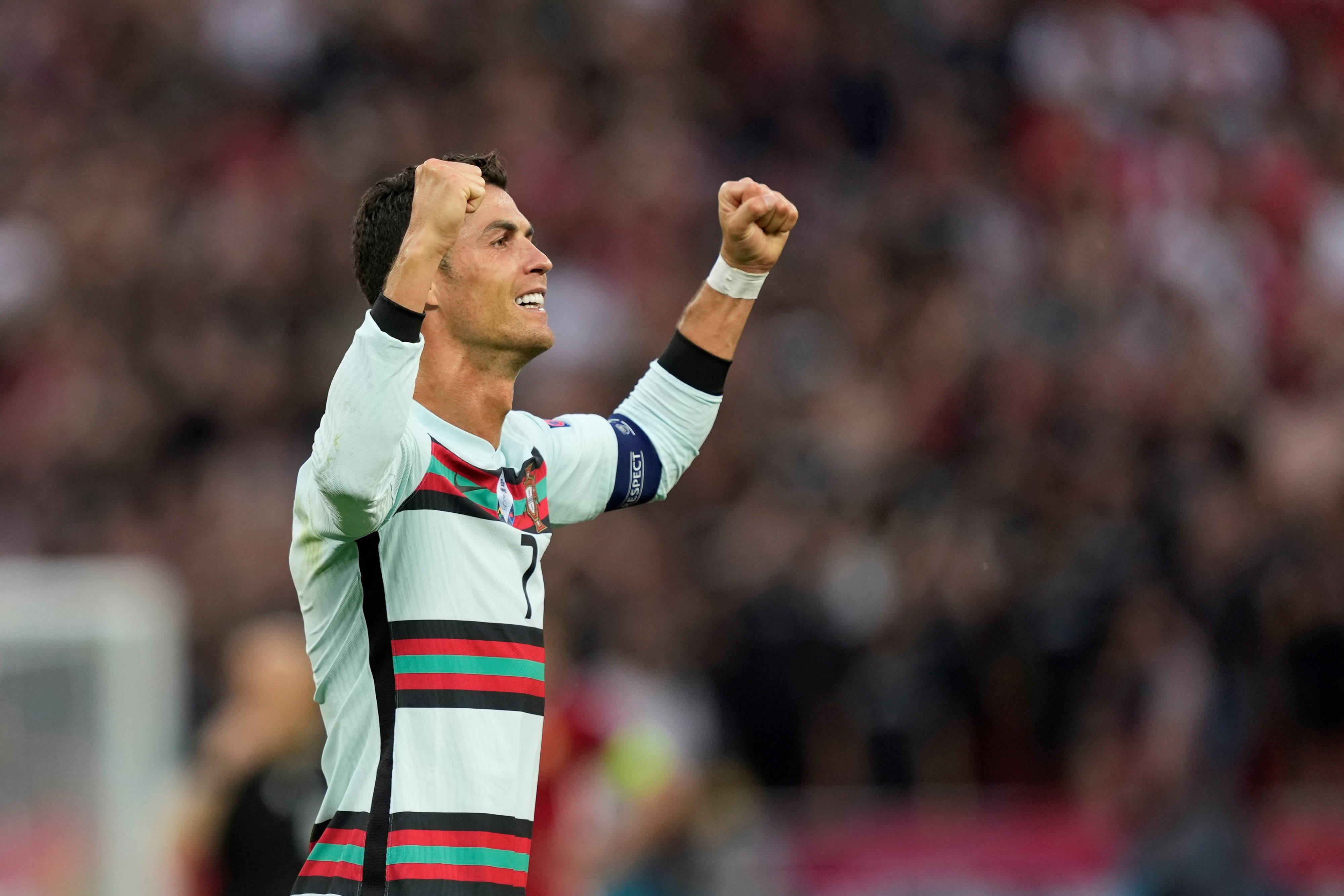 Cristiano Ronaldo celebrando su gol contra Hungría / EFE