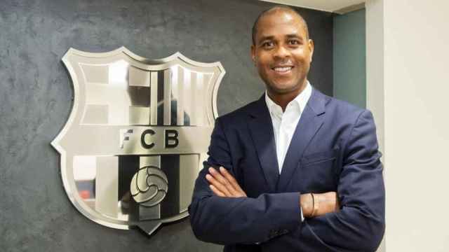 Kluivert en las oficinas del Barça en una imagen de archivo / FC Barcelona